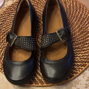Vionic women’s shoes size 7